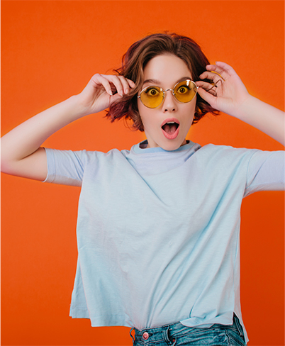 Red-woman-surprise-glasses